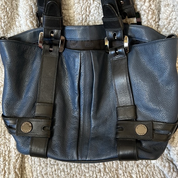 Nice Large Authentic Michael Kors Navy & Black Leather Purse in Great Condition - Picture 3 of 13